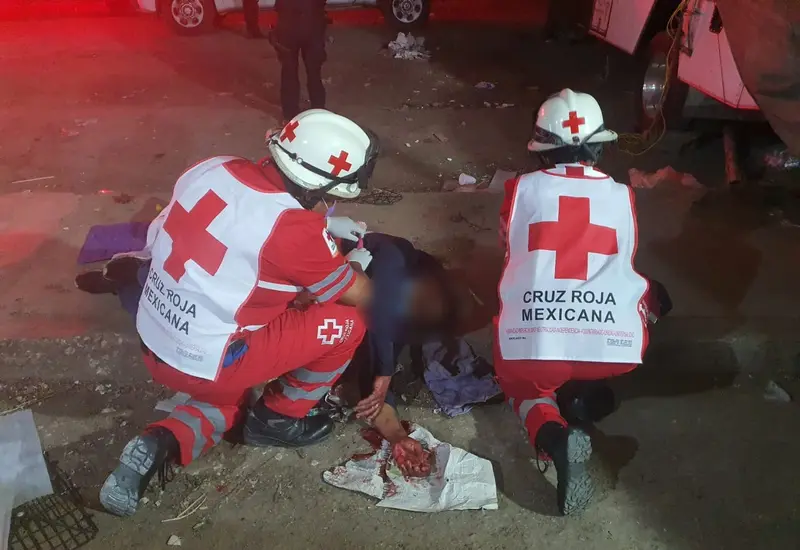 paramédicos cruz roja apuñalado 