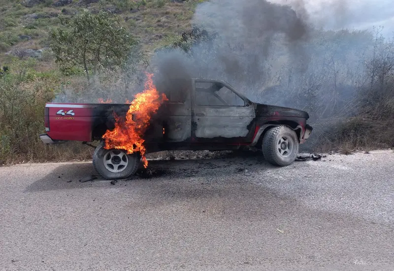 Camioneta incendiada