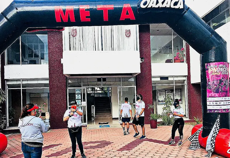 Atletas oaxaqueños en meta