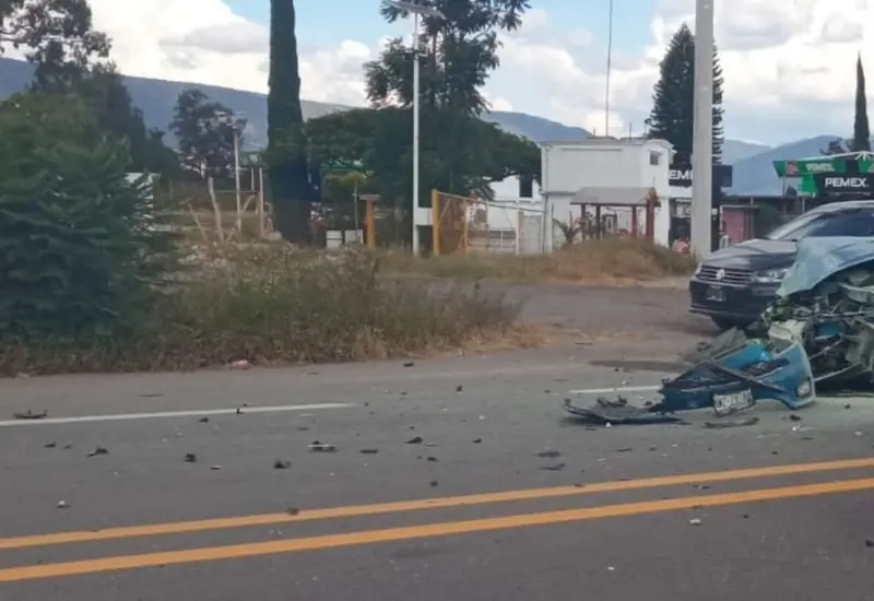 Choque carretera en Mitla