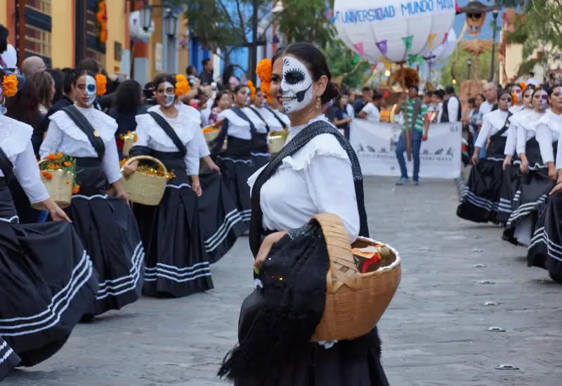 comparsa mujer dia de muertos 