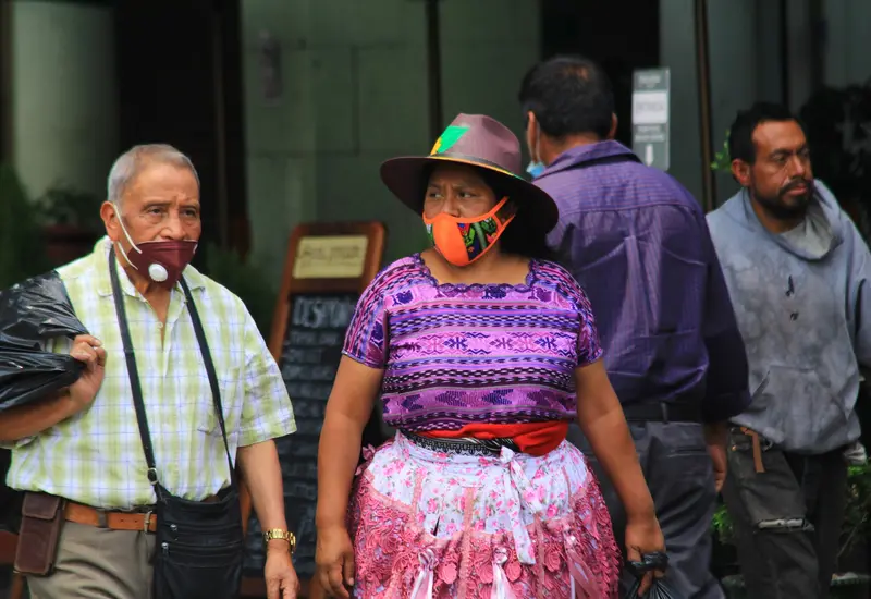 Personas con cubreboca.