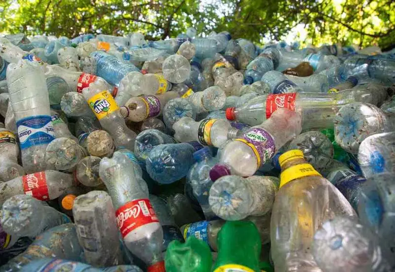 Coca-Cola produce cerca de 10% de los envases plásticos asociados a marcas que se desperdician en el planeta, o tres millones de toneladas.