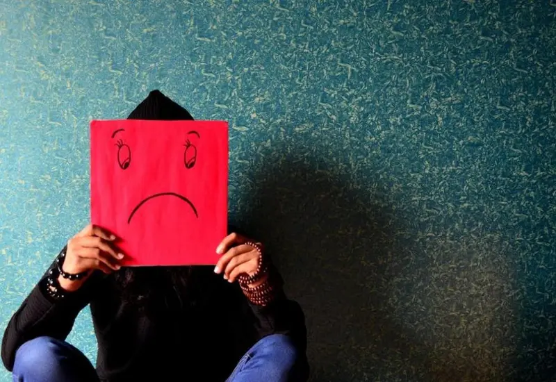 Hombre con cara triste