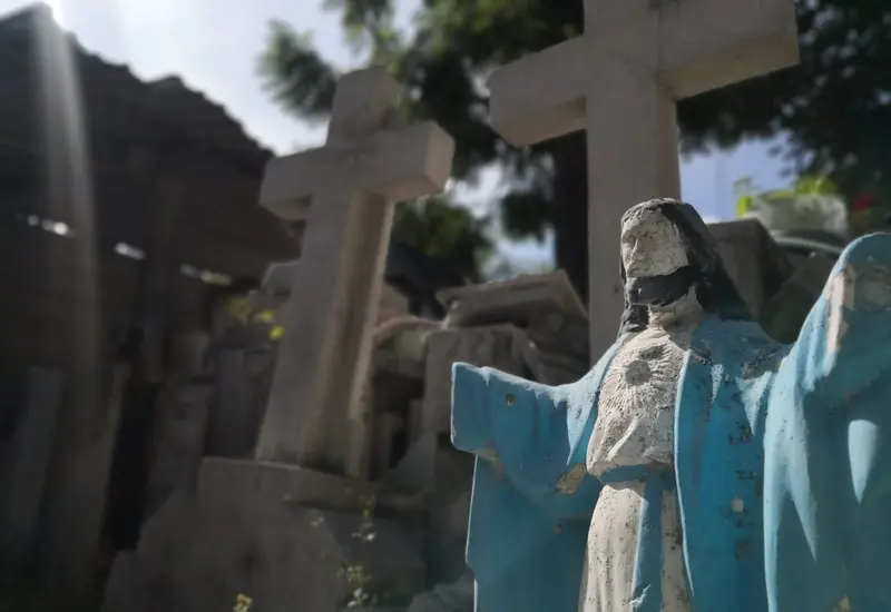 Estatua de mármol en panteón