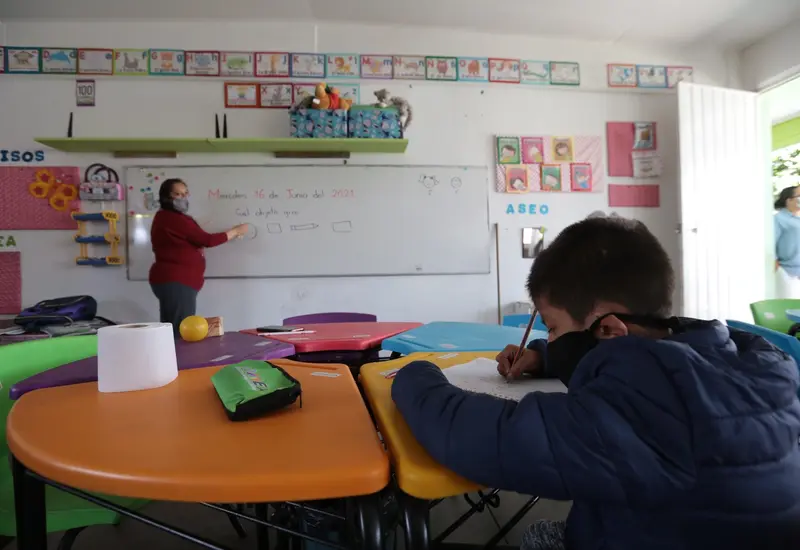 Niño en clases pandemia 