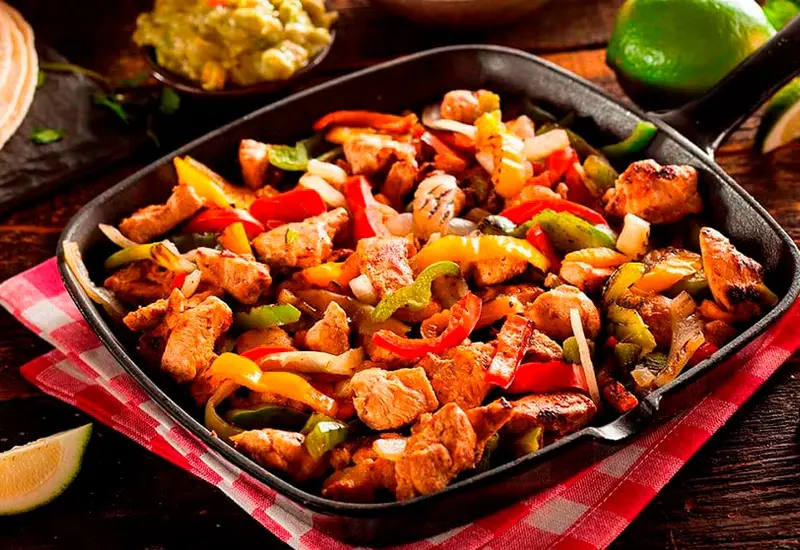Fajitas de pollo en sartén