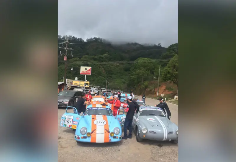 Carros en carrera panamericana