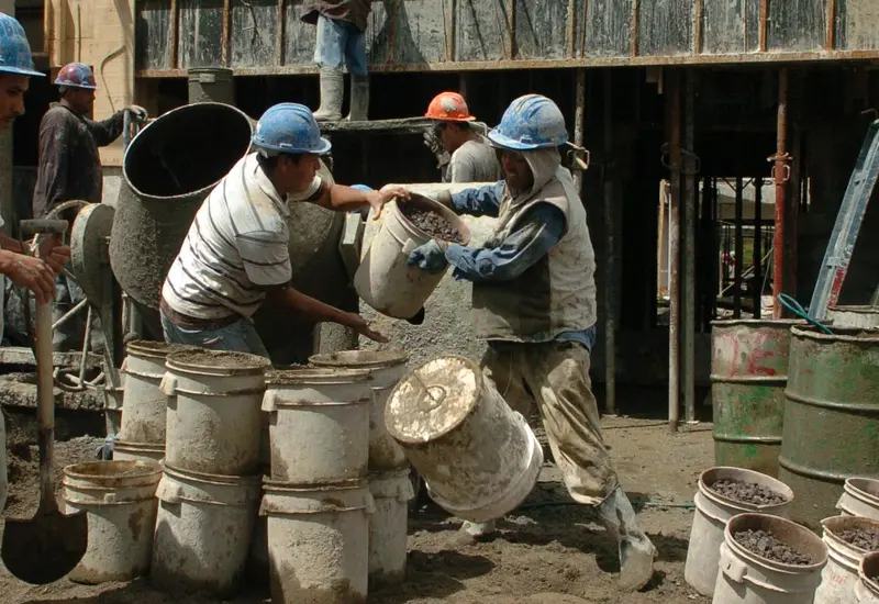 albañiles trabajando 