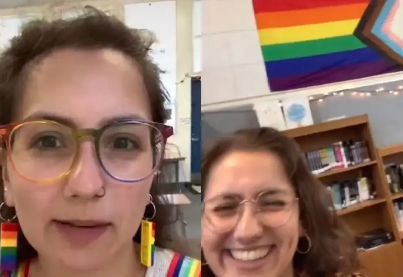 mujeres y bandera lgbt