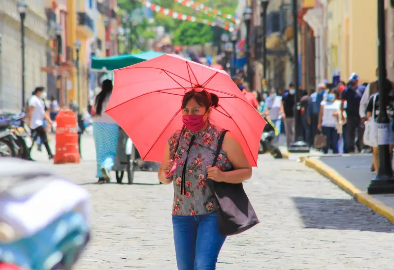 mujer-con-sombrilla