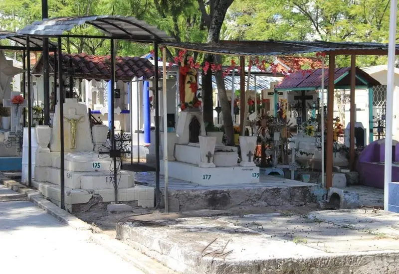Tumbas en panteón