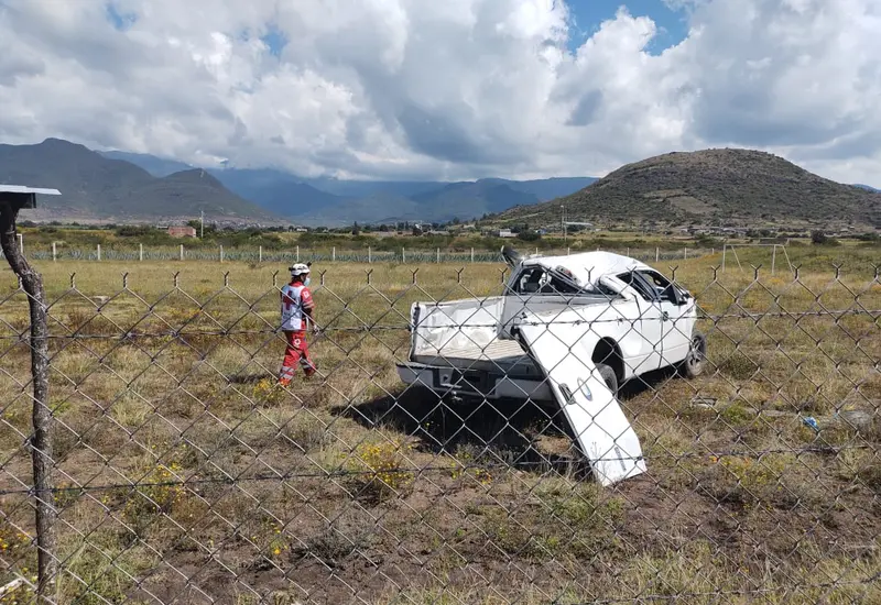 Camioneta volcada