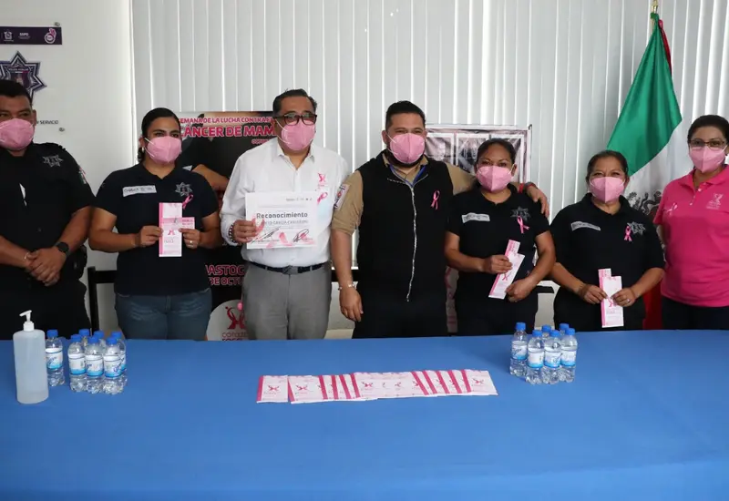 Mujeres policías durante la semana rosa