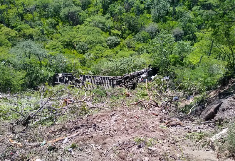 El accidente ocurrió en la carretera al Istmo de Tehuantepec, en San Pedro Totolápam.