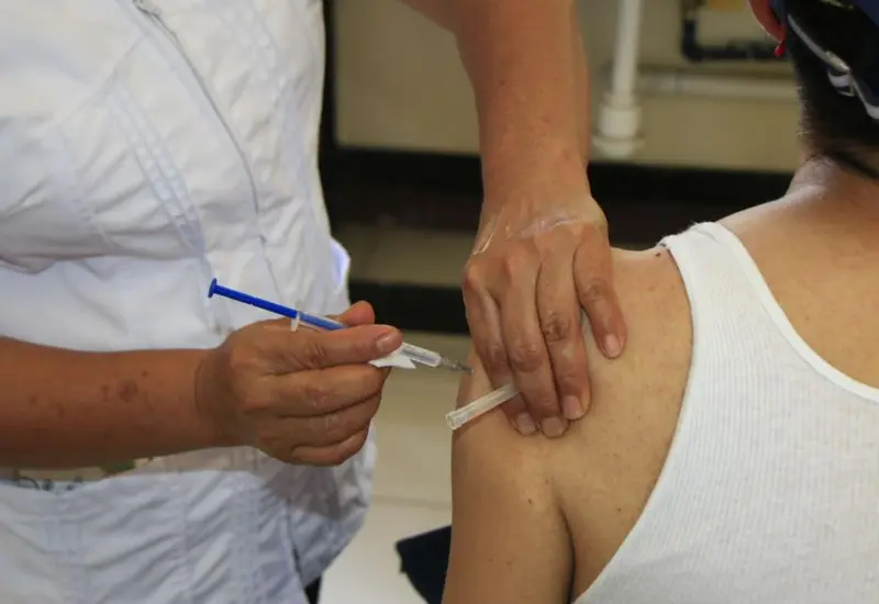Las comorbilidades complican la salud de pacientes con COVID, pese a su vacunación.