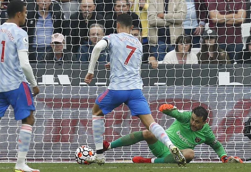 Ronaldo burlando al portero