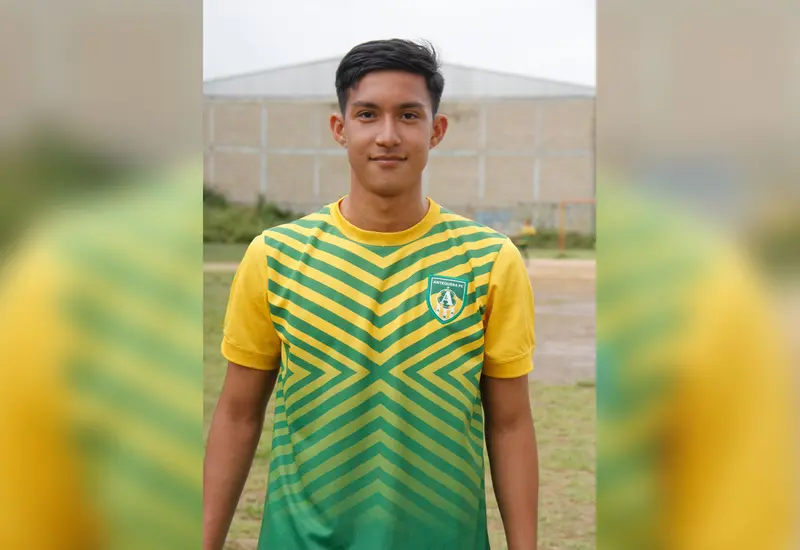 Aldo de Jesús Sosa Espinoza de desenvuelve como defensa central de Antequera FC.