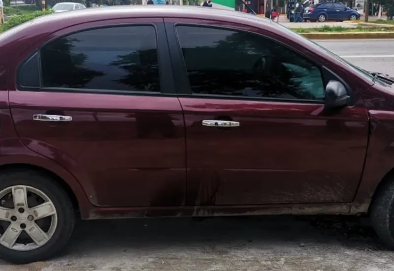 Automóvil robado de perfil