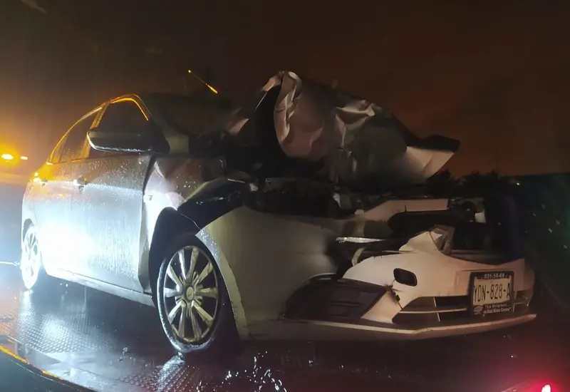 Auto con daños materiales por choque
