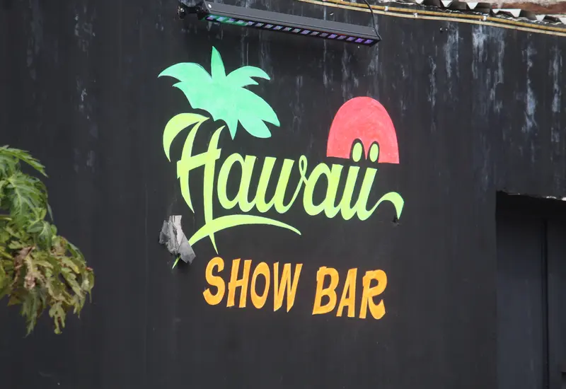 Fachada del bar Hawaii