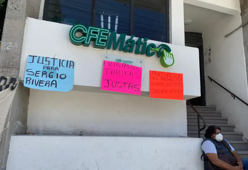 Bloquean oficinas de CFE en Huajuapan