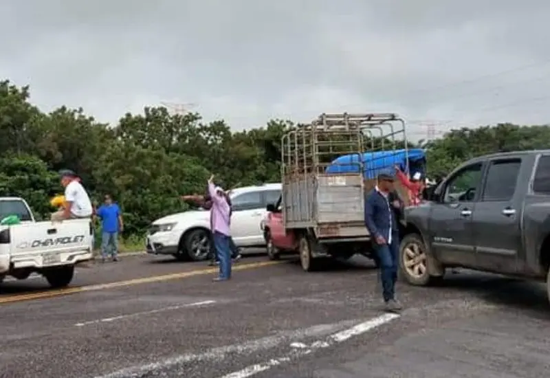 Bloqueo de pobladores de San Miguel Chimalapa