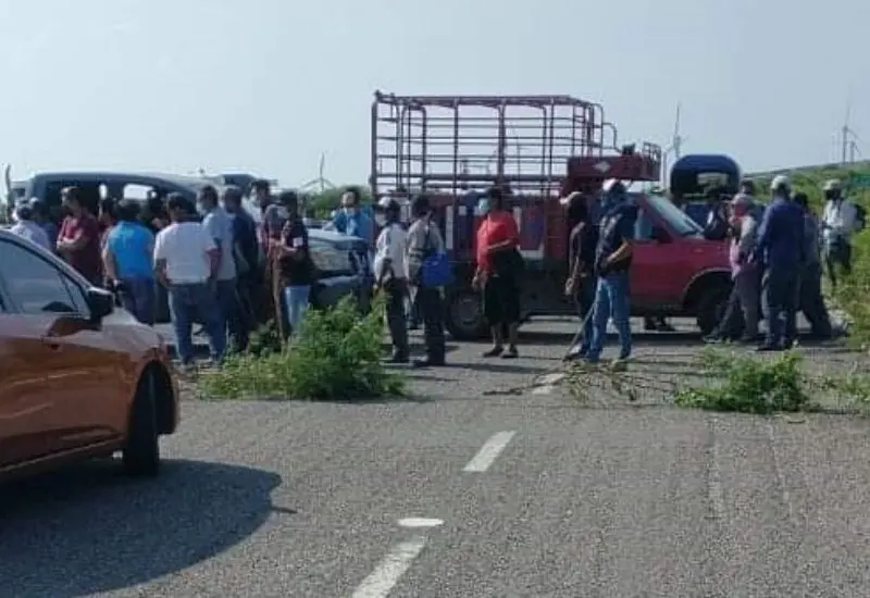 Bloqueo carretero en San Miguel Chimalapa