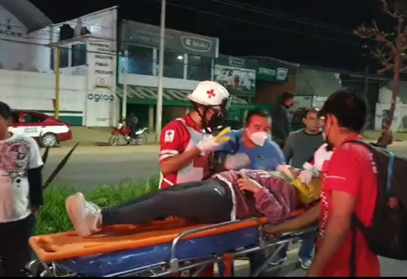 Persona lesionada por choque en Etla