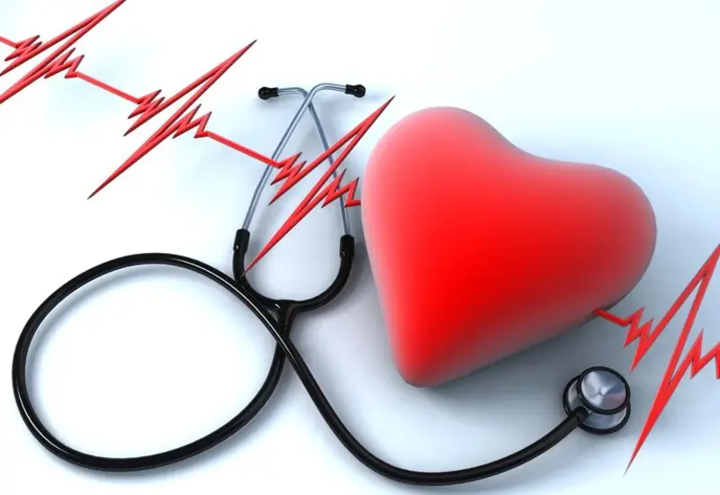 Corazón con estetoscopio