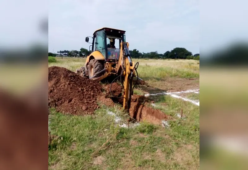 De nueva cuenta este fin de semana, las autoridades juchitecas llevaron a cabo la excavación de 20 fosas más para atender la demanda y poder enterrar a las víctimas de la pandemia.