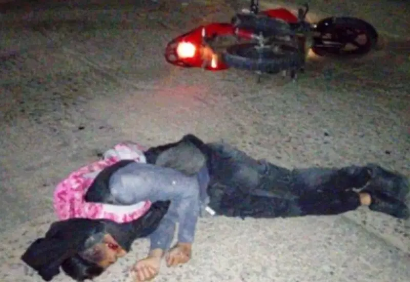 Joven accidentado en el suelo