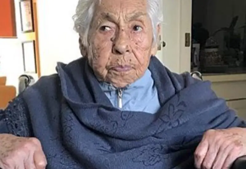 Laura Zapata dijo que la pareja de enfermeros que cuidaban a su abuelita no le dijeron nada de las graves lesiones de doña Eva Mange.