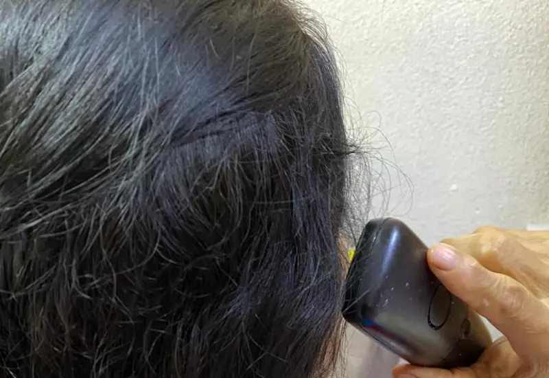 Mujer recibiendo llamada