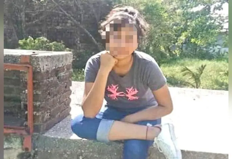 Fotografía de Fany Guadalupe con rostro censurado