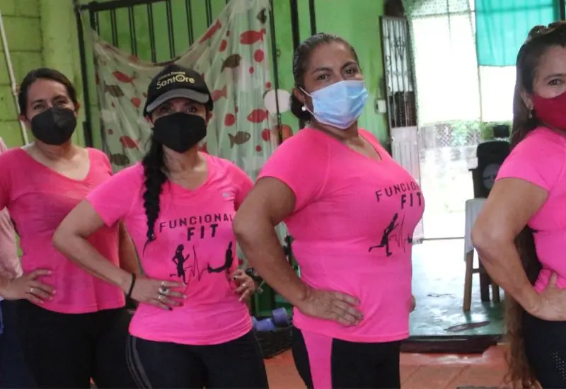 Mujeres haciendo deporte