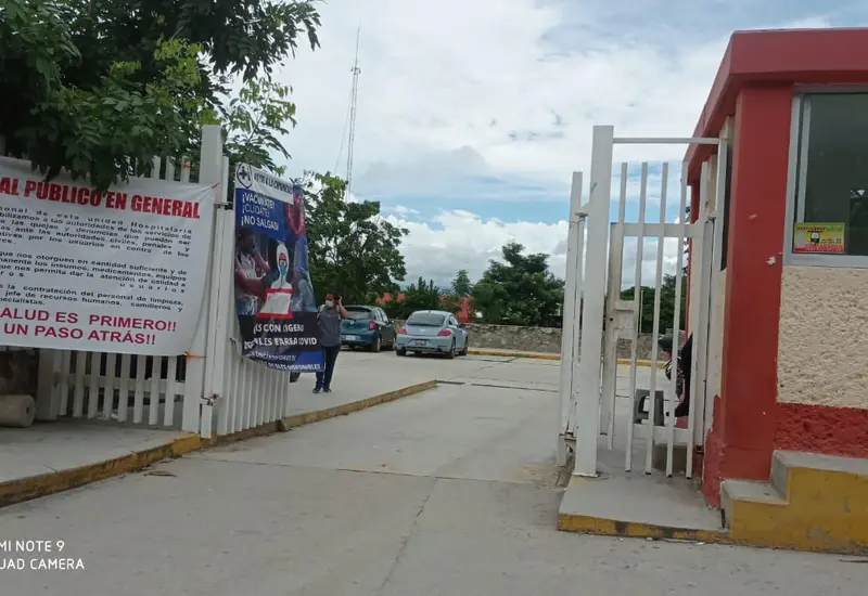 Entrada del hospital de Pochutla