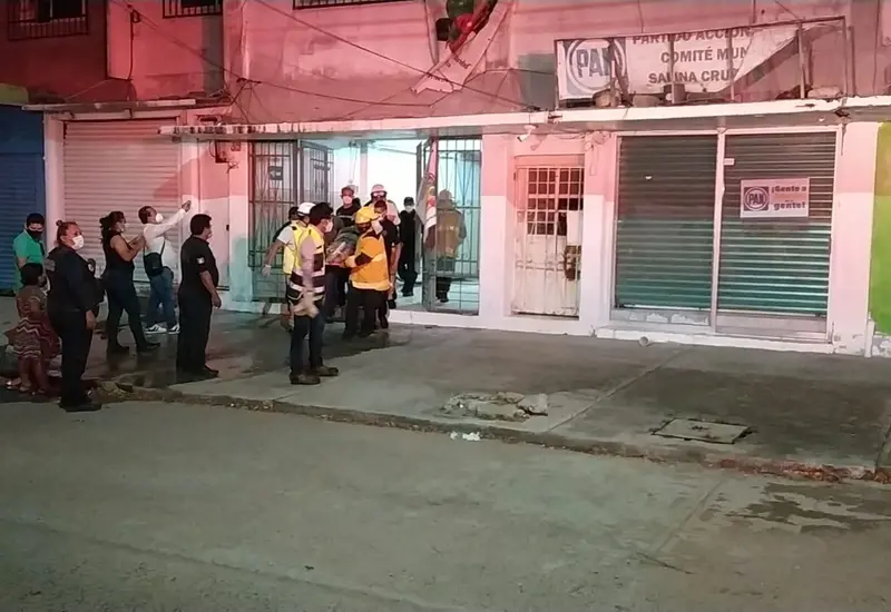 Se quema edificio en Salina Cruz