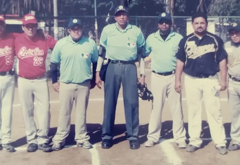 Jugadores en el campo de beisbol