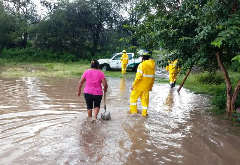 Calles inundadas por lluvias