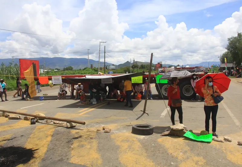 Carretera Bloqueada por personas