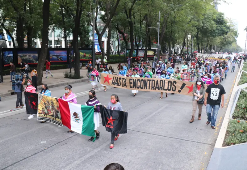 Marcha de familiares de normalistas desaparecidos