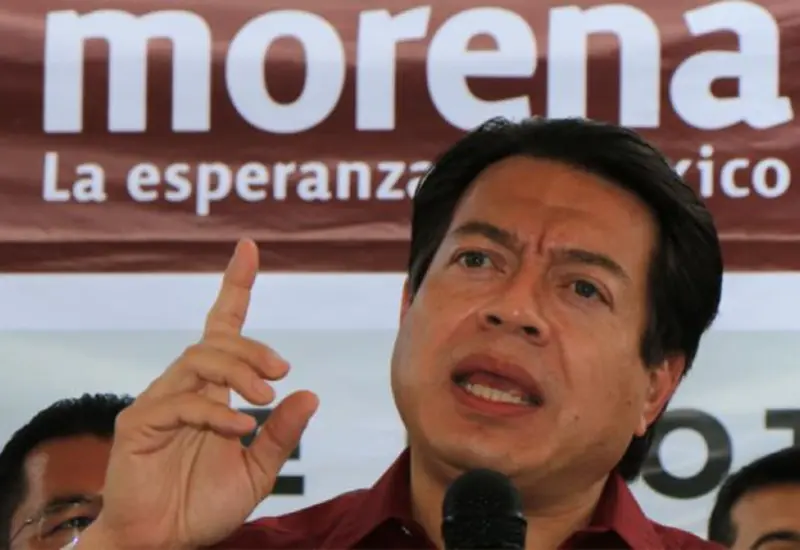 Mario Delgado en toma de protesta