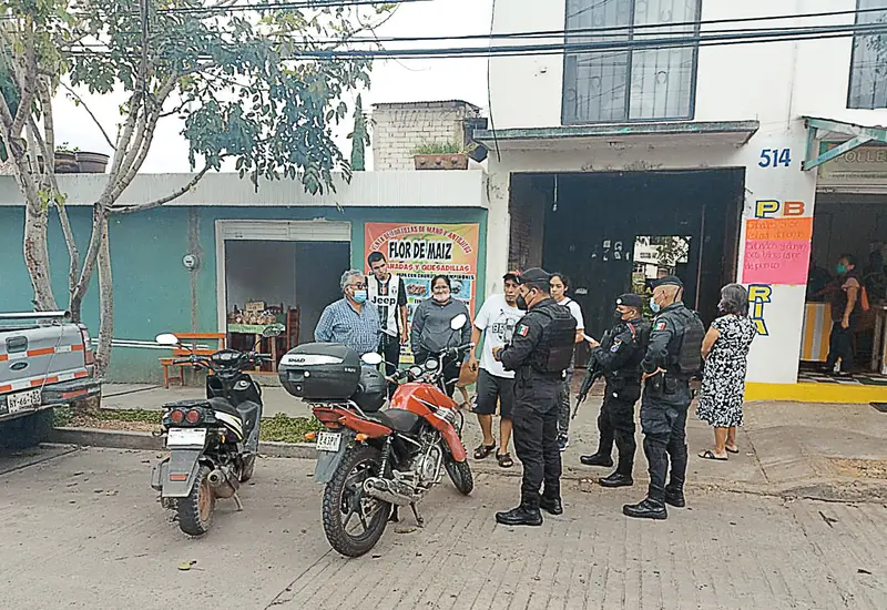 La movilización de los policías ocurrió en la colonia Volcanes.