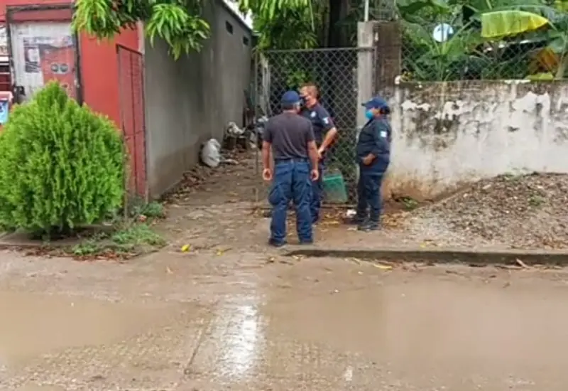 Policía frente al domicilio del occiso