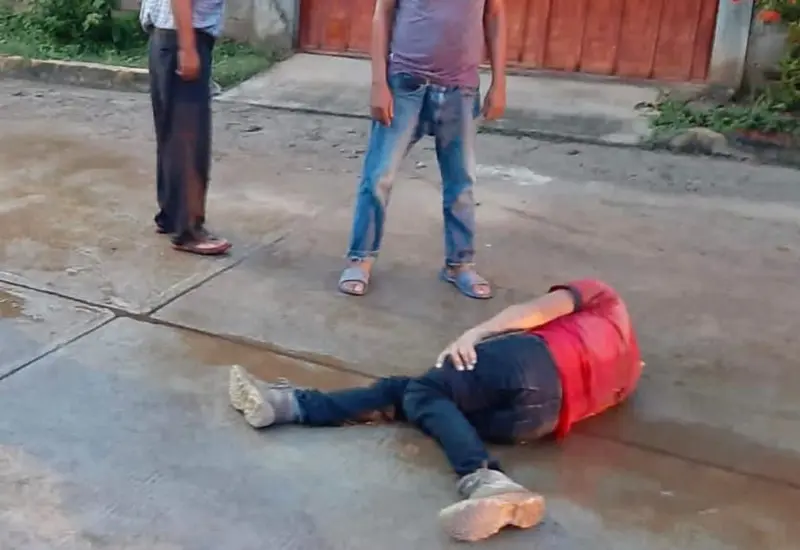 Persona herida tirada en el suelo