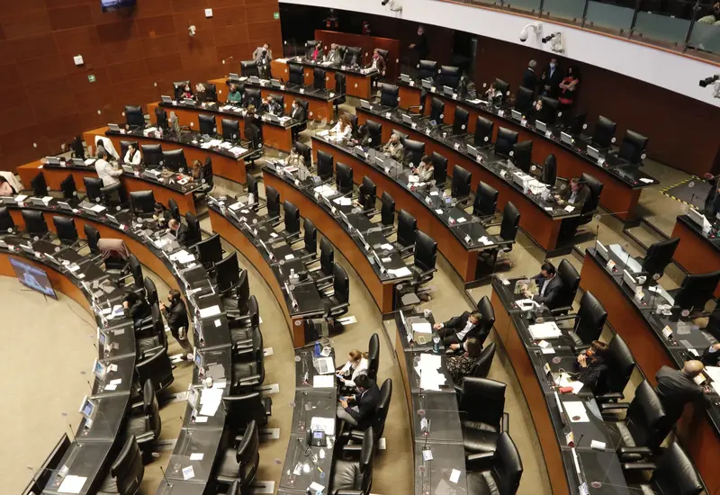 De acuerdo con la Ley Federal de Presupuesto y Responsabilidad Hacendaria, las cámaras de diputados y senadores deben aprobar el paquete fiscal de la federación. (Agencia Reforma) 