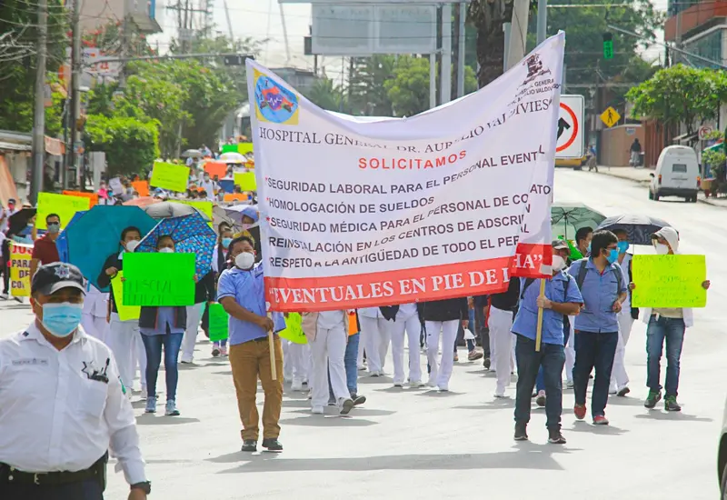 Marcha del sector salud con manta