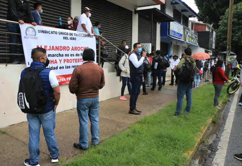 Protesta de trabajadores en calles de Oaxaca