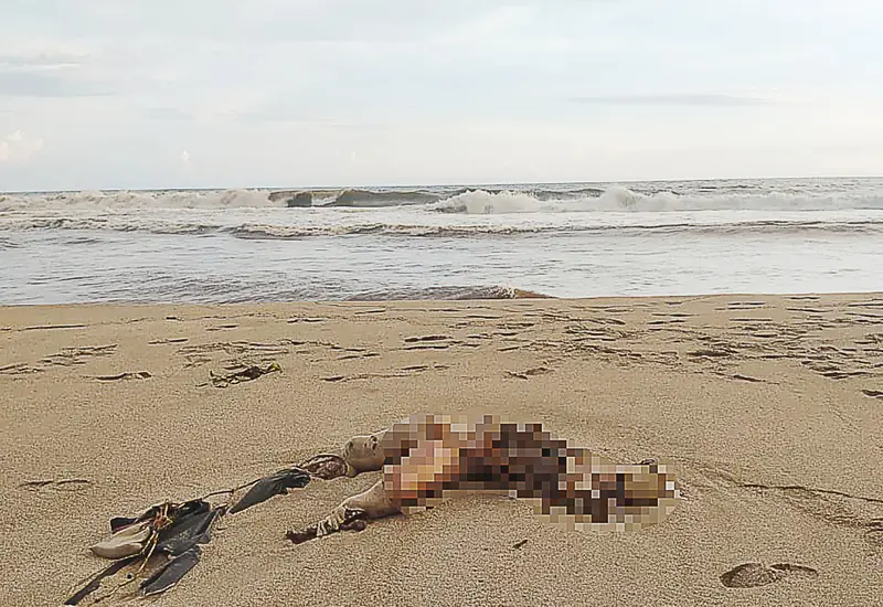 Uno de los cuerpos fue localizado en la playa. 